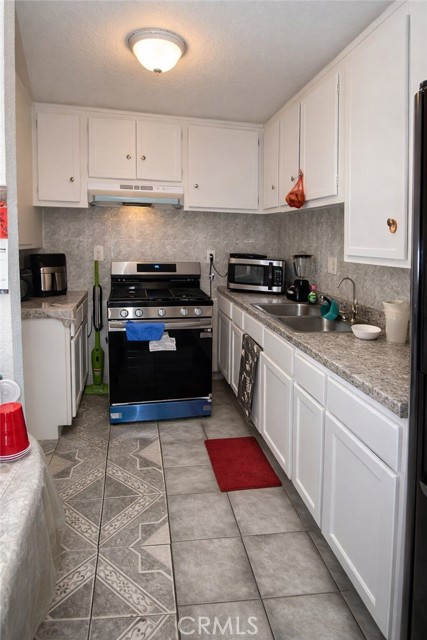 Detail Gallery Image 3 of 20 For 1001 E Grant St, Santa Ana,  CA 92701 - 2 Beds | 1/1 Baths