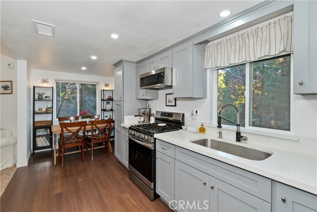 687 Spring, Cedarpines Park CA: https://media.crmls.org/medias/d30f6da4-111b-4db4-a61d-d352128c4406.jpg
