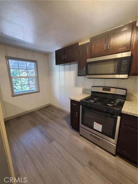 Detail Gallery Image 6 of 8 For 23715 Scenic Dr #2,  Crestline,  CA 92325 - 1 Beds | 1 Baths