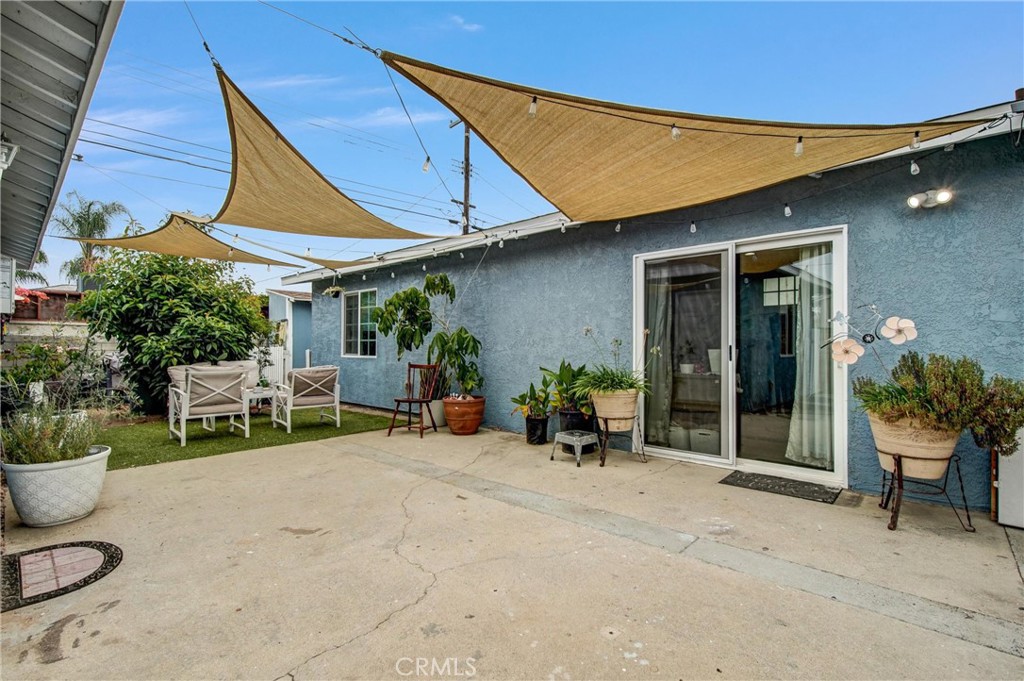 https://media.crmls.org/medias/d310a805-3403-4831-b646-98aebcdadef7.jpg?preset=X-Large