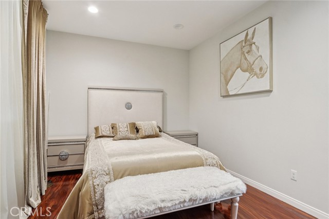 Detail Gallery Image 17 of 37 For 13225 Victory Bld, Valley Glen,  CA 91401 - 3 Beds | 3/1 Baths