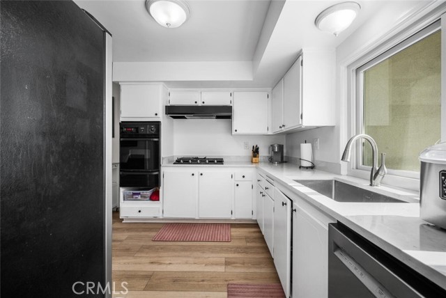 Detail Gallery Image 8 of 37 For 20326 Gardenia Dr, Huntington Beach,  CA 92646 - 3 Beds | 2/1 Baths