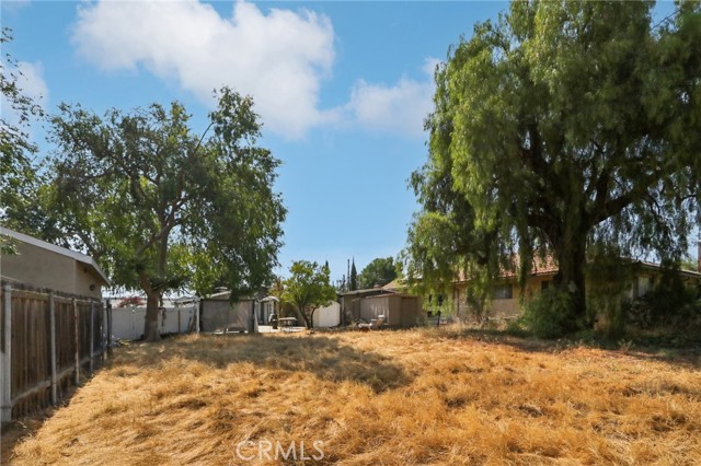8040 Troost Avenue, North Hollywood CA: https://media.crmls.org/medias/d3126394-e5b2-4560-87ff-a4571b27254e.jpg