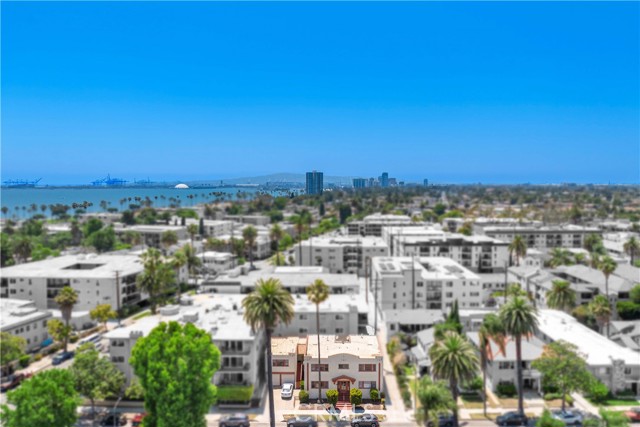 207 Mira Mar Avenue, Long Beach CA: https://media.crmls.org/medias/d3131168-5c86-4cde-a8c2-c77ad669de8e.jpg