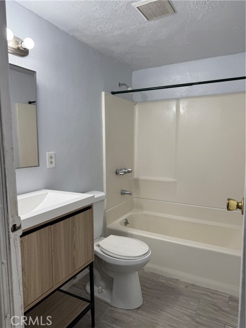 Detail Gallery Image 9 of 14 For 1170 E 55th, Long Beach,  CA 90805 - 2 Beds | 1 Baths