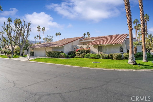 106 Estrella Street, Rancho Mirage CA: https://media.crmls.org/medias/d313ac02-bc1e-4c06-a89b-a74ac59e565c.jpg
