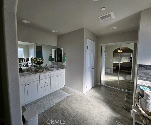 18010 Seaforth Street, Hesperia CA: https://media.crmls.org/medias/d313be2c-0f7a-4d17-ae04-0ab755d91a43.jpg