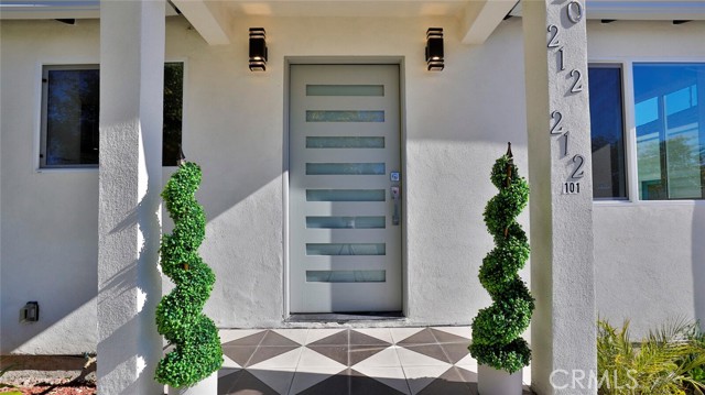 Detail Gallery Image 7 of 75 For 210 N Sparks St, Burbank,  CA 91506 - 4 Beds | 4 Baths