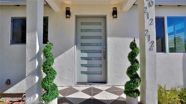 Detail Gallery Image 7 of 75 For 210 N Sparks St, Burbank,  CA 91506 - 4 Beds | 4 Baths