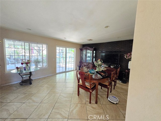 7929 bolton ave, Riverside CA: https://media.crmls.org/medias/d314a5b8-fd11-4e42-8874-1d1b9eb2b9be.jpg