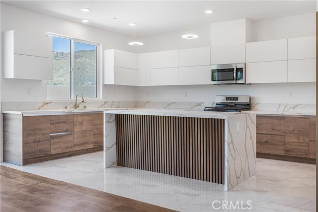 Detail Gallery Image 11 of 46 For 14424 Buvan Ct, Moreno Valley,  CA 92555 - 5 Beds | 3/1 Baths