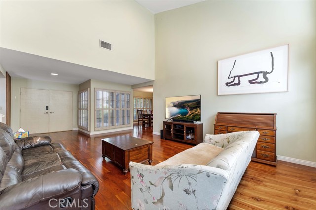 Detail Gallery Image 4 of 39 For 2116 via Caliente, Fullerton,  CA 92833 - 5 Beds | 3 Baths