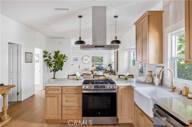 Detail Gallery Image 6 of 25 For 5670 Hub St, Los Angeles,  CA 90042 - 4 Beds | 2 Baths