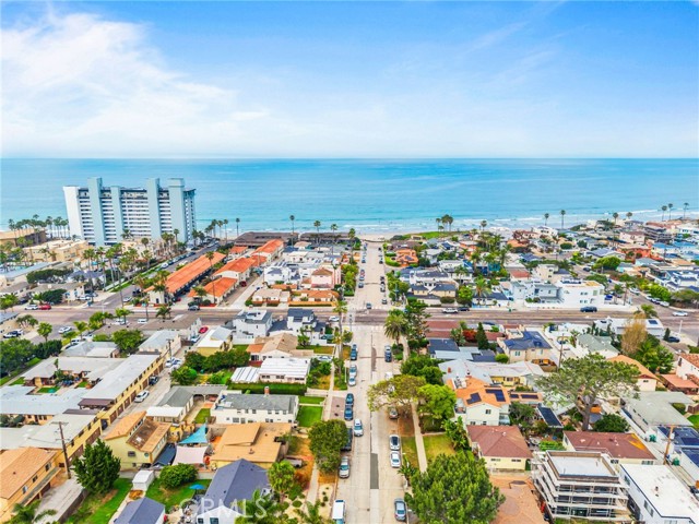 Detail Gallery Image 43 of 45 For 820 Law St, San Diego,  CA 92109 - 4 Beds | 2 Baths