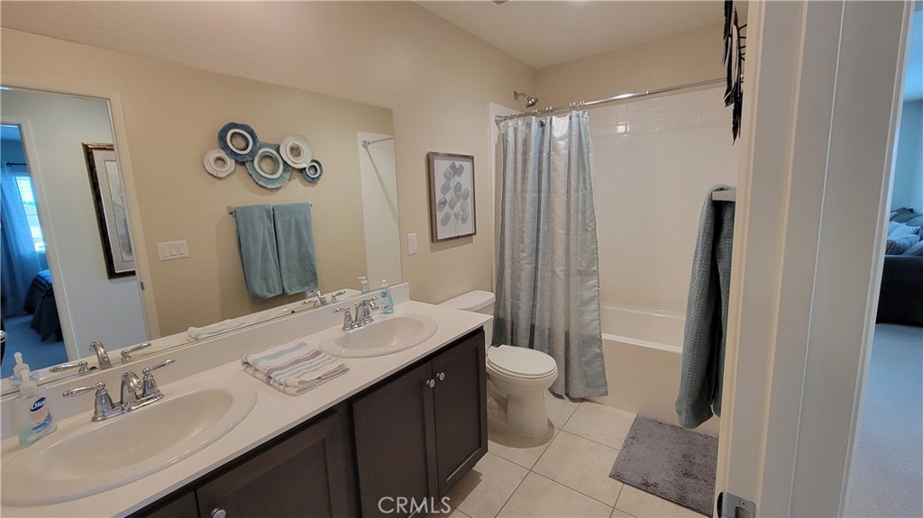 https://media.crmls.org/medias/d317009d-6a12-4a9c-96c6-3f7504de5b8a.jpg?preset=X-Large