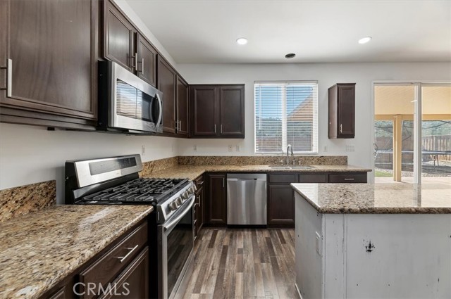 Detail Gallery Image 17 of 35 For 34073 Corktree, Lake Elsinore,  CA 92532 - 4 Beds | 2/1 Baths