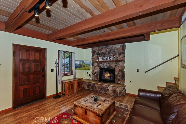 320 W Aeroplane Boulevard, Big Bear City CA: https://media.crmls.org/medias/d3176b86-352f-426f-88f4-4b3b36bd57fe.jpg
