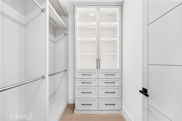 516 1/2 Larkspur Avenue, Corona del Mar CA: https://media.crmls.org/medias/d318449c-1669-4522-824e-5b5597ad083f.jpg