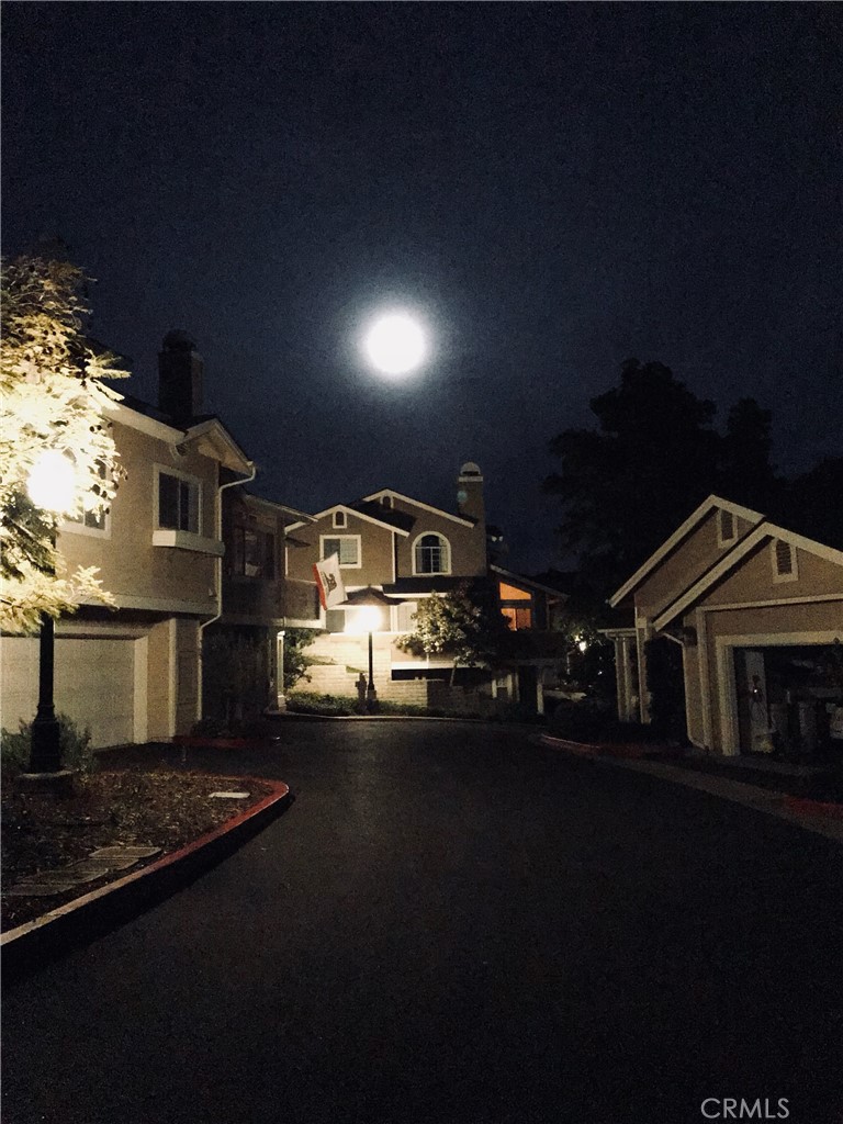 https://media.crmls.org/medias/d3184d00-c66f-4e4a-9669-29be935c921d.jpg?preset=X-Large