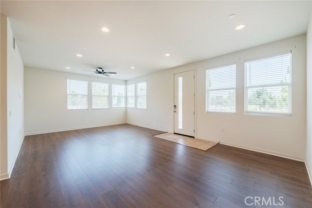 1100 Epic, Irvine CA: https://media.crmls.org/medias/d3185a48-edab-4fd8-8cc4-185fdc3a1154.jpg