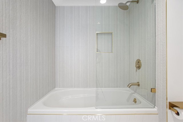 3131 Michelson Drive, Irvine CA: https://media.crmls.org/medias/d31990f2-4665-4b44-8c33-70b00e937d98.jpg