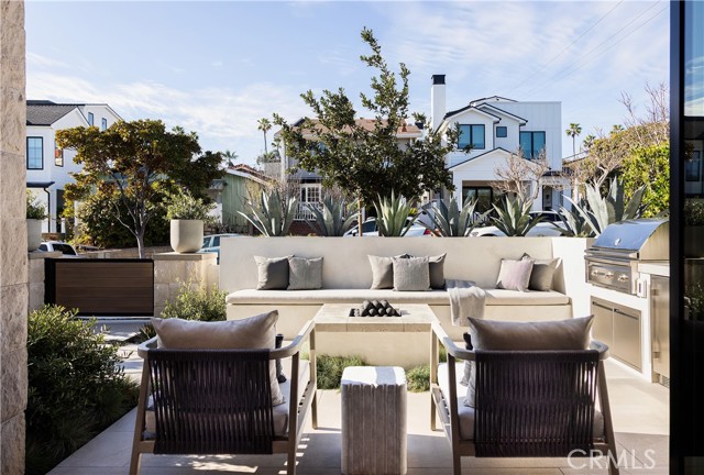 412 Heliotrope Avenue, Corona del Mar CA: https://media.crmls.org/medias/d319b7e7-7659-4a82-ae4a-b11f7a545730.jpg