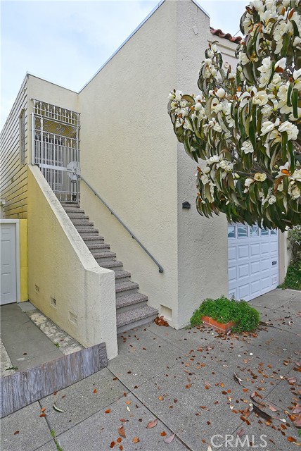 Detail Gallery Image 4 of 38 For 100 Gaven St, San Francisco,  CA 94134 - 2 Beds | 1 Baths