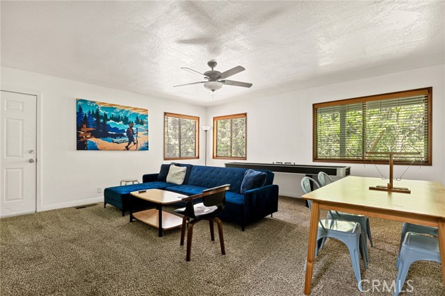 Detail Gallery Image 25 of 31 For 1080 Chateau Dr, Crestline,  CA 92325 - 3 Beds | 2/1 Baths