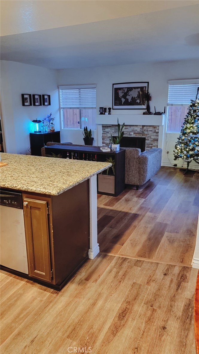 https://media.crmls.org/medias/d31bae6b-2f31-4fda-ac46-c75d239da4a7.jpg?preset=X-Large