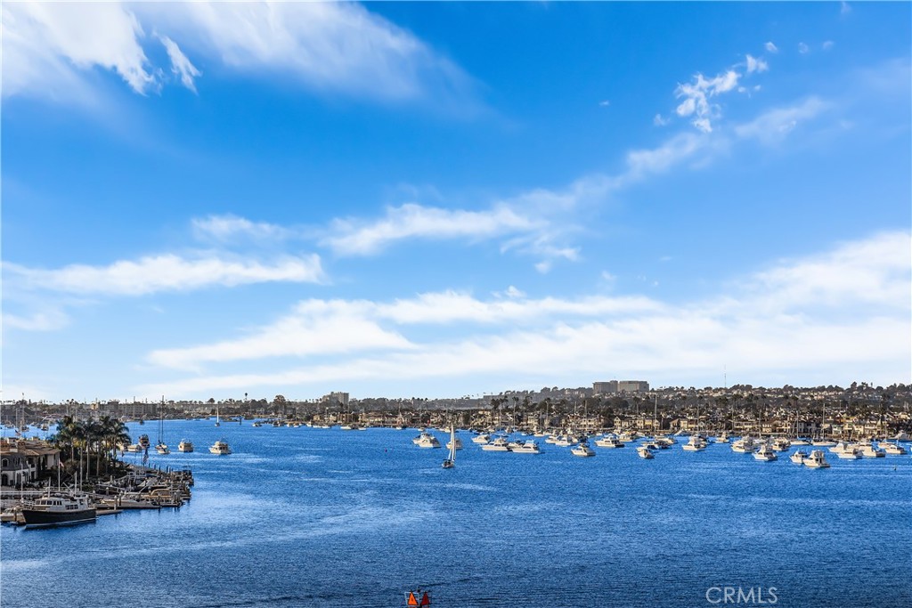 https://media.crmls.org/medias/d31bd759-4e30-44c4-a396-19f7c80714bb.jpg?preset=X-Large