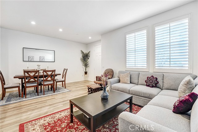 Detail Gallery Image 4 of 23 For 2234 Winifred #2,  Simi Valley,  CA 93063 - 3 Beds | 2/1 Baths