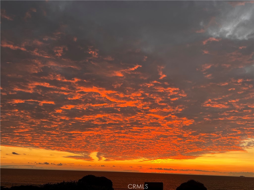 https://media.crmls.org/medias/d31c1e89-7ed0-4263-824e-b15964b3923d.jpg?preset=X-Large