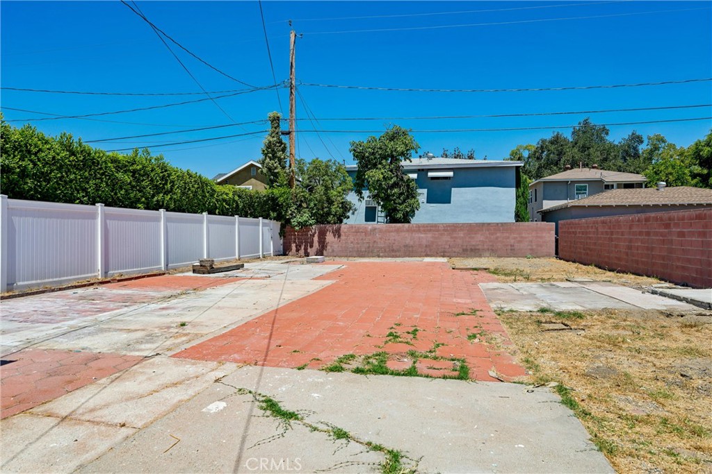 https://media.crmls.org/medias/d31dd588-9827-48c0-ab46-5e209d3bf468.jpg?preset=X-Large