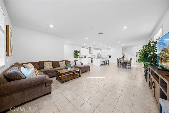 Detail Gallery Image 13 of 49 For 284 Harringay, Irvine,  CA 92618 - 4 Beds | 3 Baths