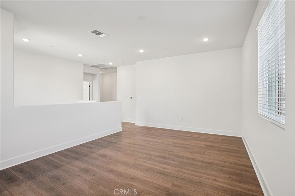https://media.crmls.org/medias/d31f6d96-51ed-430d-97c2-31b09cd212b9.jpg?preset=X-Large