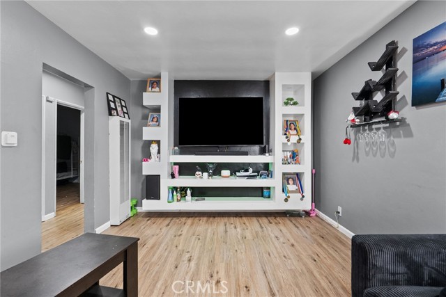 Detail Gallery Image 16 of 23 For 11816 Victory Bld, North Hollywood,  CA 91606 - 4 Beds | 2 Baths