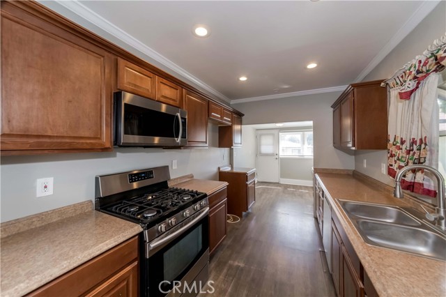 Detail Gallery Image 3 of 21 For 358 E 11th, Upland,  CA 91786 - 2 Beds | 2 Baths