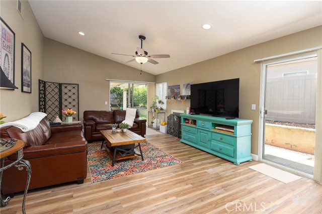 23898 Via Pamilla, Murrieta CA: https://media.crmls.org/medias/d31ff4a7-55be-4f23-a279-7de277536e4a.jpg