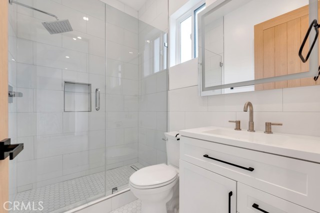 Detail Gallery Image 20 of 30 For 16510 San Fernando Mission Blvd, Granada Hills,  CA 91344 - 4 Beds | 4 Baths