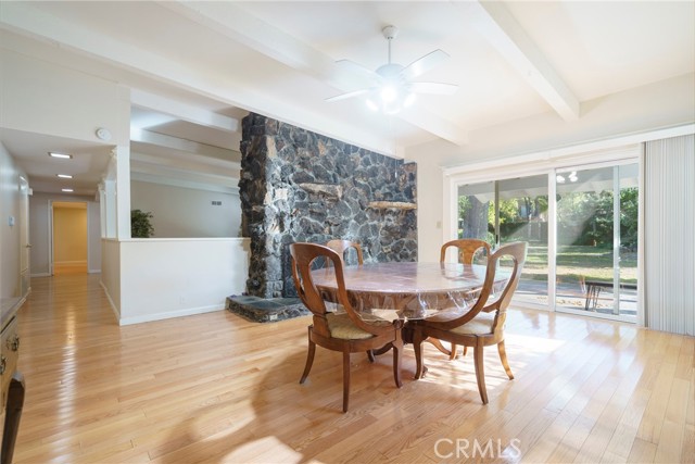 Detail Gallery Image 5 of 33 For 9356 Beckford, Northridge,  CA 91324 - 4 Beds | 3 Baths