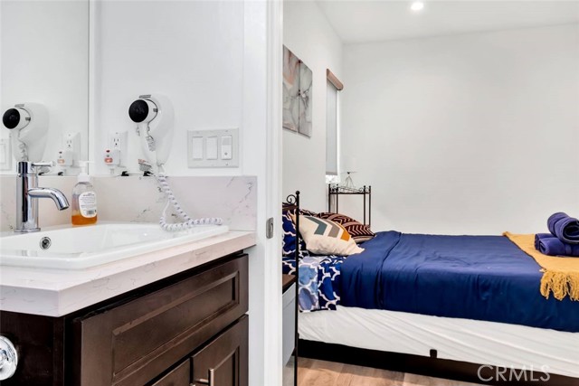 Detail Gallery Image 24 of 36 For 1344 N Kenmore, Los Angeles,  CA 90027 - 3 Beds | 3/1 Baths