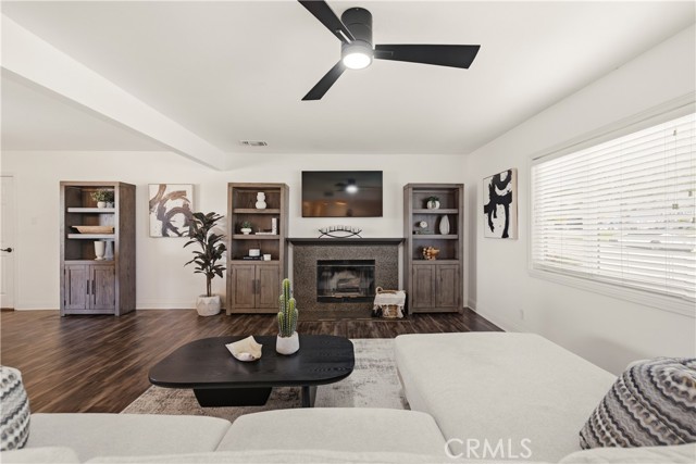 Detail Gallery Image 4 of 53 For 3525 Waco Ave, Simi Valley,  CA 93063 - 3 Beds | 2 Baths