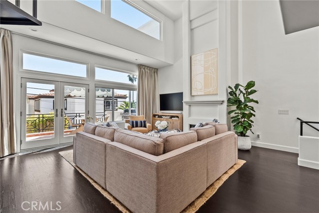 720 Manhattan Beach, Manhattan Beach, California 90266, 2 Bedrooms Bedrooms, ,2 BathroomsBathrooms,Residential,For Sale,Manhattan Beach,SB26077067