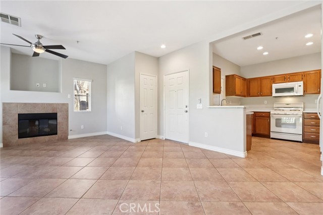 Detail Gallery Image 5 of 27 For 26348 Arboretum Way #504,  Murrieta,  CA 92563 - 2 Beds | 2 Baths