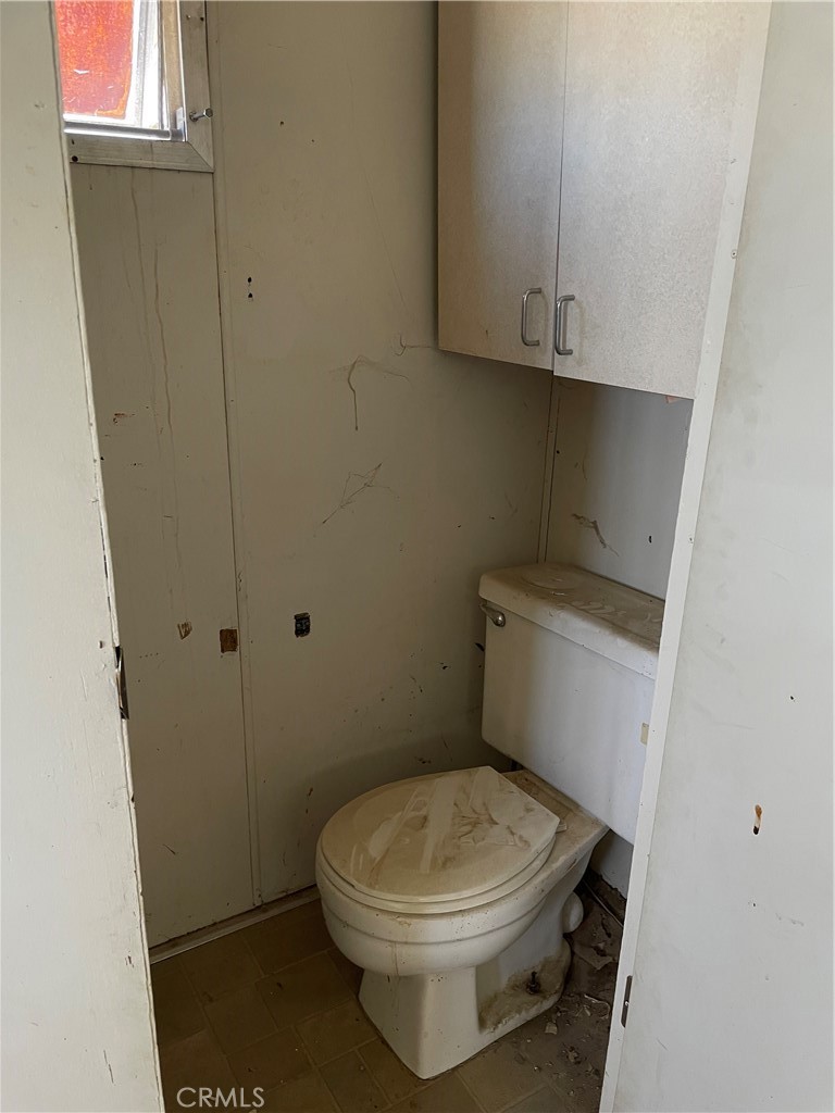 https://media.crmls.org/medias/d323729e-079a-45c7-8d0d-b6c38fa5409c.jpg?preset=X-Large