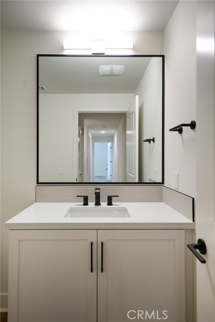 Detail Gallery Image 9 of 25 For 414 Main St. #210,  Huntington Beach,  CA 92648 - 2 Beds | 2/1 Baths