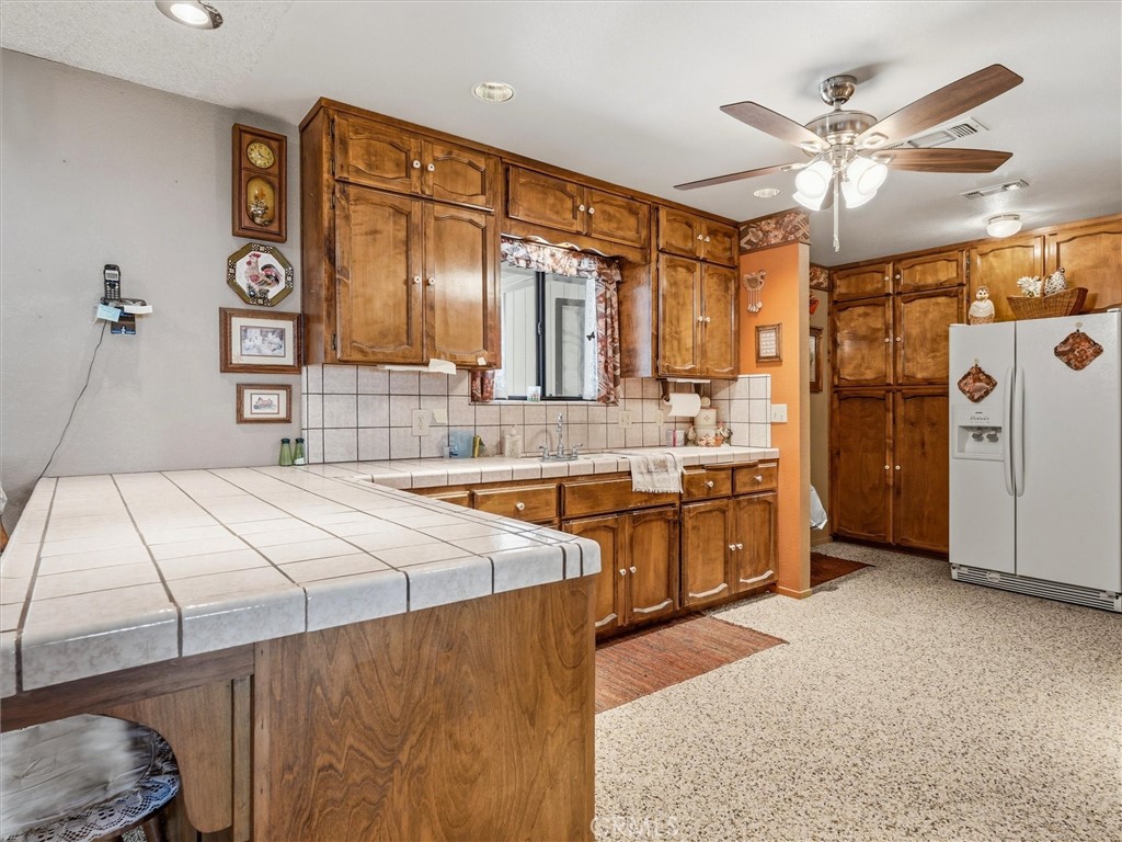 https://media.crmls.org/medias/d323bcee-1fd9-46b9-9179-9166f1e396cf.jpg?preset=X-Large