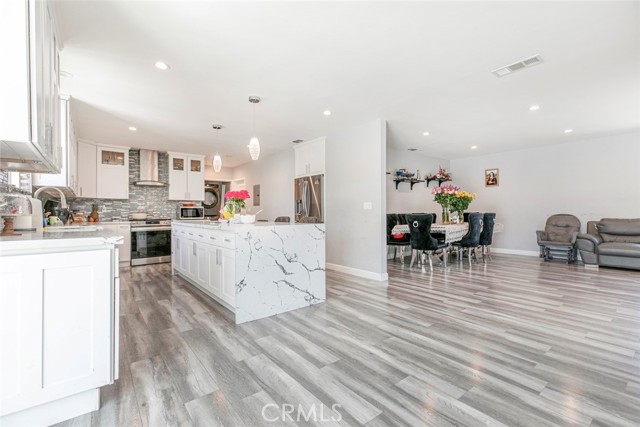 11024 Peoria Street, Sun Valley CA: https://media.crmls.org/medias/d32405e5-a48e-440f-9068-60608dc7aea5.jpg