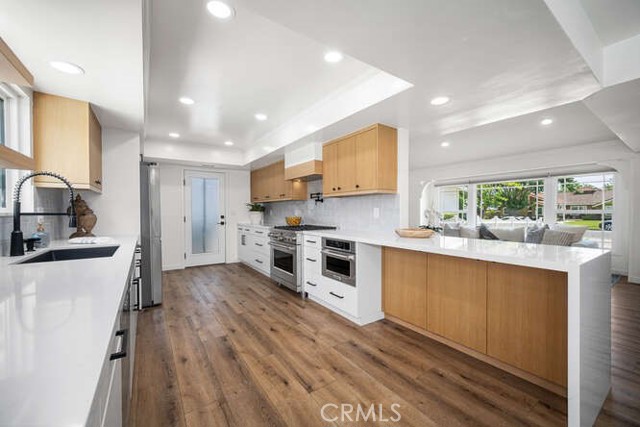 3221 Copa De Oro Drive, Los Alamitos CA: https://media.crmls.org/medias/d3241556-6754-44be-9637-ccb310696775.jpg