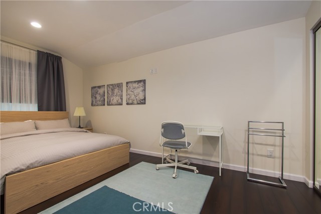 239 W Hillcrest Boulevard, Inglewood CA: https://media.crmls.org/medias/d3244abe-6f3e-4b49-a87f-6bd45211c972.jpg